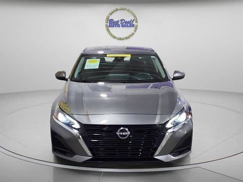 Used 2023 Nissan Altima 2.5 SV w/ SV Premium Package FWD image 9