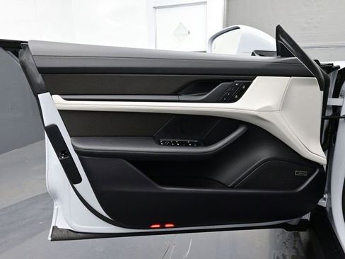 Used 2025 Porsche Taycan GTS image 7