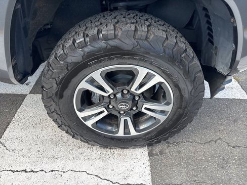 Used 2016 Toyota Tacoma TRD Sport w/ Towing Package AWD/4WD image 18