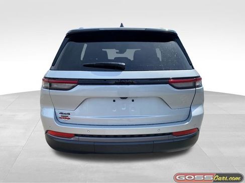 New 2026 Jeep Grand Cherokee Altitude AWD/4WD image 4