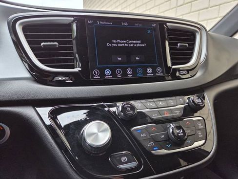 Used 2020 Chrysler Pacifica Touring-L Plus w/ Advanced Safetytec Group FWD image 48