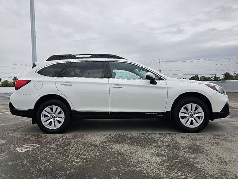 Used 2018 Subaru Outback 2.5i Premium image 9