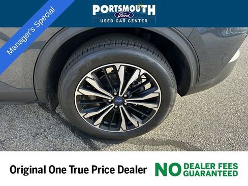 Certified 2022 Ford Escape SE w/ SE Sport Appearance Package image 23