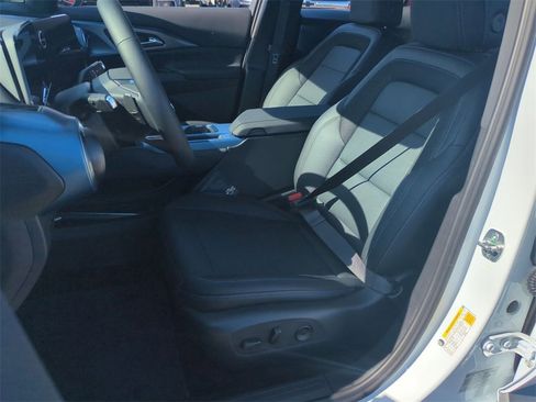 New 2026 Chevrolet Equinox EV LT w/ LPO, Blackout Package image 18