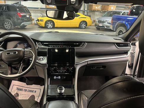 Used 2023 Jeep Grand Cherokee Altitude image 28