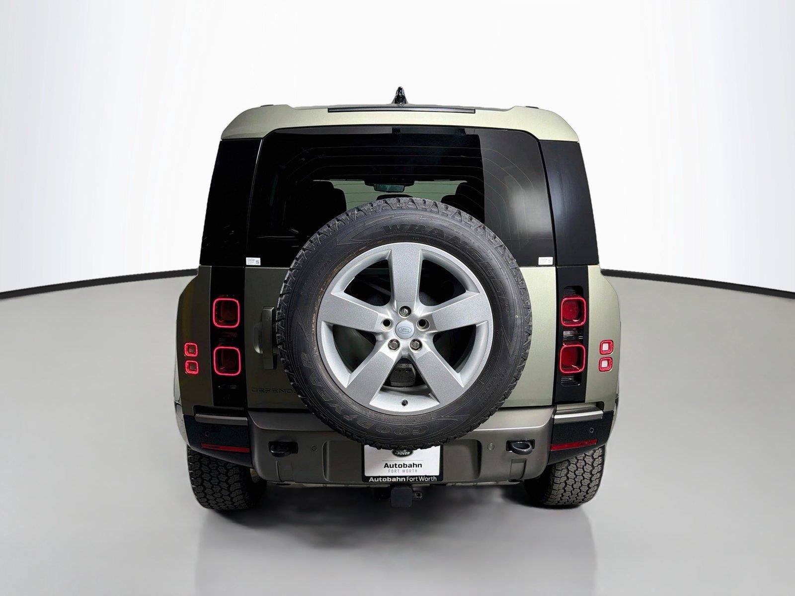 Certified 2025 Land Rover Defender 110 X-Dynamic SE AWD/4WD image 6