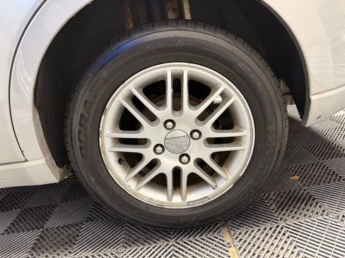 Used 2008 Ford Focus SE image 38