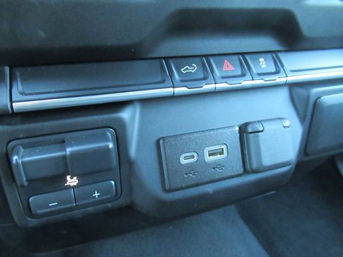 Used 2022 Chevrolet Silverado 2500 Custom w/ Custom Convenience Package image 37