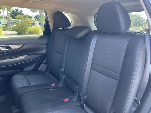 Used 2019 Nissan Rogue SV image 25