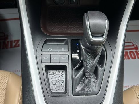 Used 2021 Toyota RAV4 Limited image 26