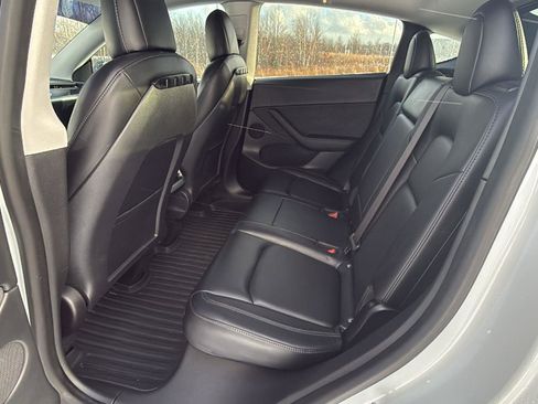 Used 2021 Tesla Model Y Long Range image 24