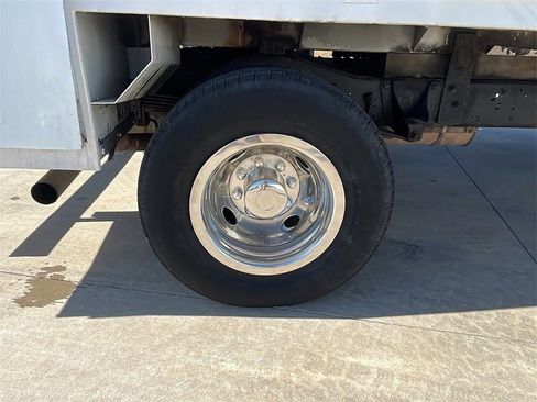 Used 2011 Ford E-450 and Econoline 450 Super Duty image 10