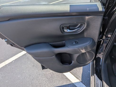 Used 2025 Honda HR-V LX image 26