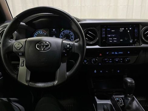 Certified 2016 Toyota Tacoma TRD Off-Road w/ Premium & Technology Package AWD/4WD image 19