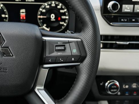 New 2025 Mitsubishi Outlander SEL image 22