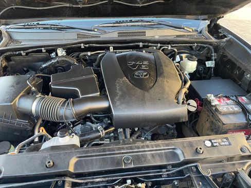 Used 2019 Toyota Tacoma SR5 RWD image 32