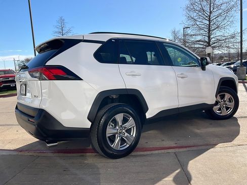 Used 2025 Toyota RAV4 XLE image 6