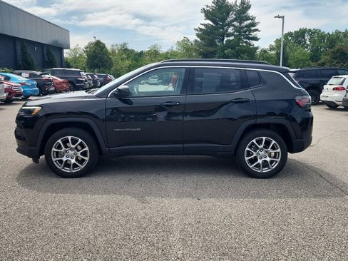 Used 2022 Jeep Compass Latitude w/ Sun and Sound Group AWD/4WD image 4
