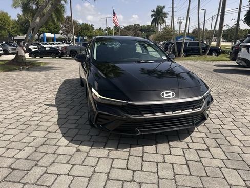 Used 2024 Hyundai Elantra SEL FWD image 17