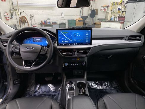 Used 2025 Ford Escape Platinum w/ Premium Technology Package image 5
