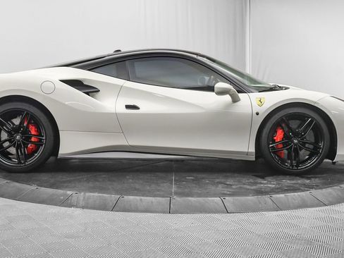 Used 2016 Ferrari 488 GTB image 9