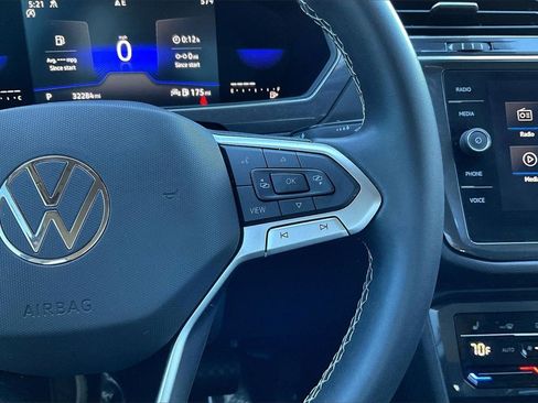 Used 2022 Volkswagen Tiguan SE image 19