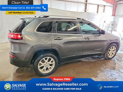 Used 2017 Jeep Cherokee Latitude w/ Comfort & Sound Group FWD image 4