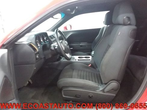 Used 2012 Dodge Challenger R/T image 9