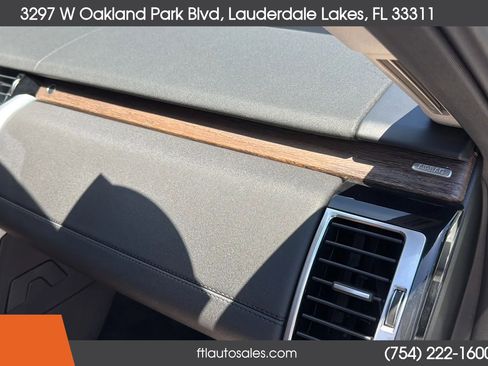Used 2017 Land Rover Discovery HSE AWD/4WD image 51
