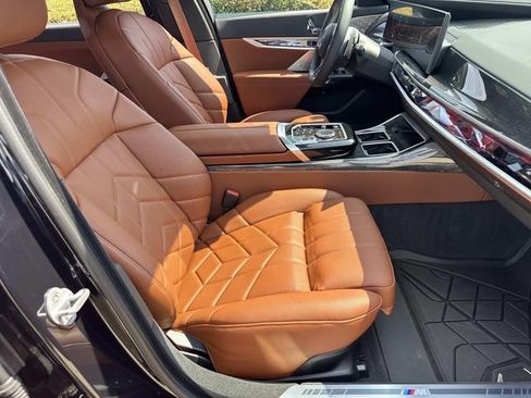 Used 2026 BMW 760i xDrive w/ Executive Package AWD/4WD image 11