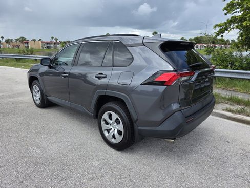 Used 2021 Toyota RAV4 LE AWD/4WD image 2