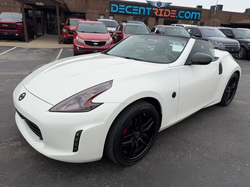 Used 2014 Nissan 370Z Touring w/ Sport Package RWD image 7