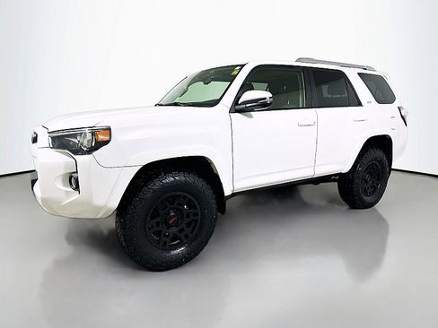 Used 2017 Toyota 4Runner SR5 Premium image 3