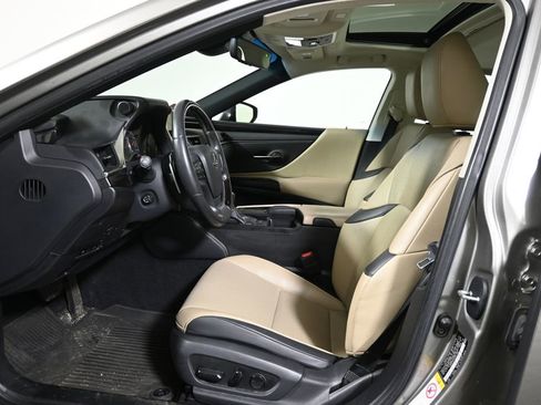 Used 2019 Lexus ES 350 w/ Premium Package FWD image 3
