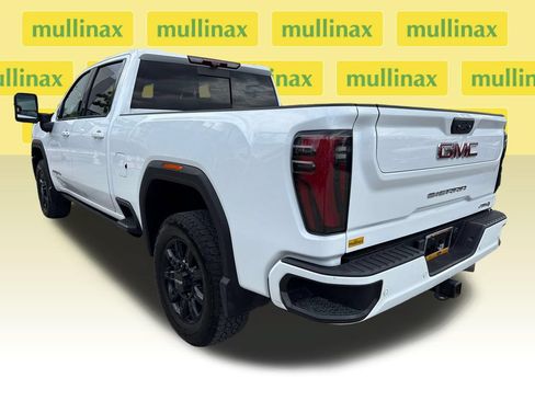 Used 2024 GMC Sierra 2500 AT4 w/ AT4 Premium Plus Package AWD/4WD image 10
