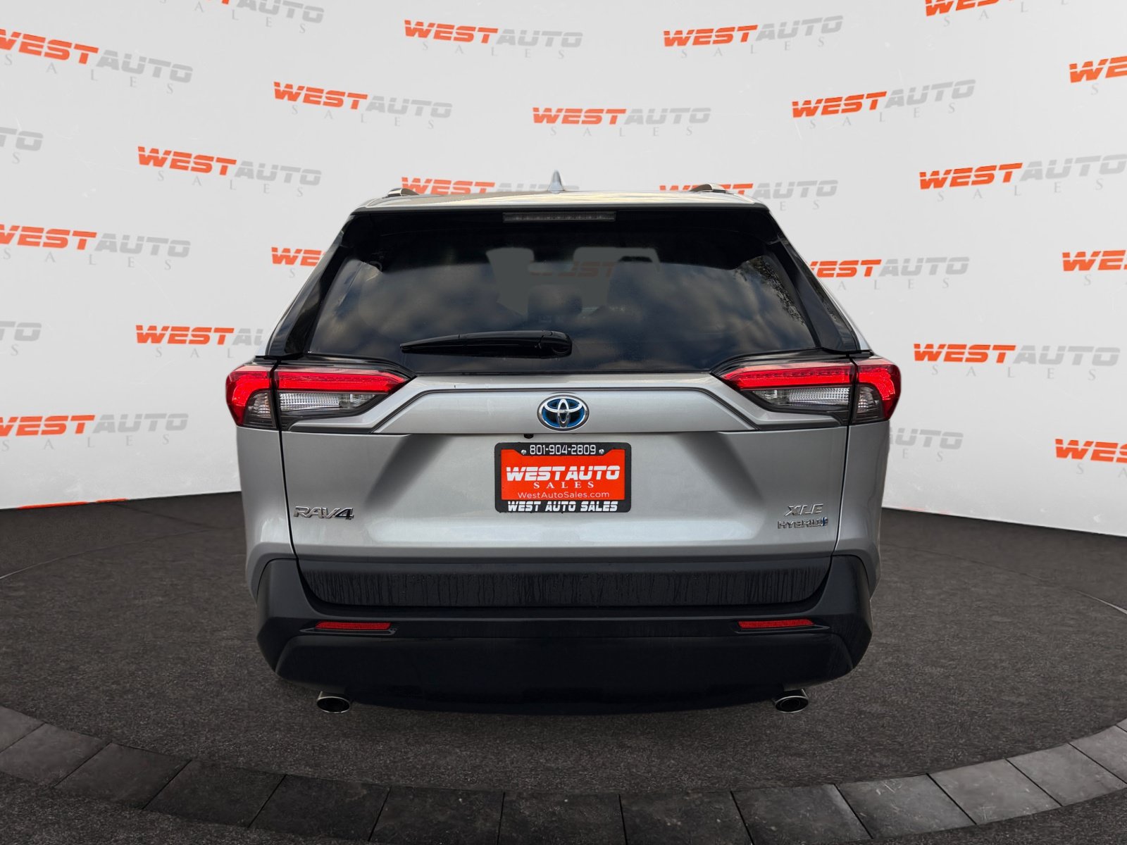 Used 2022 Toyota RAV4 XLE w/ Convenience Package AWD/4WD image 4