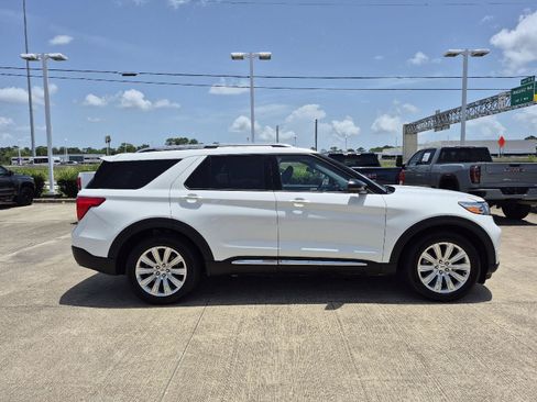 Certified 2023 Ford Explorer Limited w/ Hybrid Equipment Group 310A RWD image 18