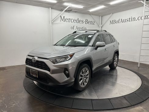 Used 2021 Toyota RAV4 XLE Premium image 3