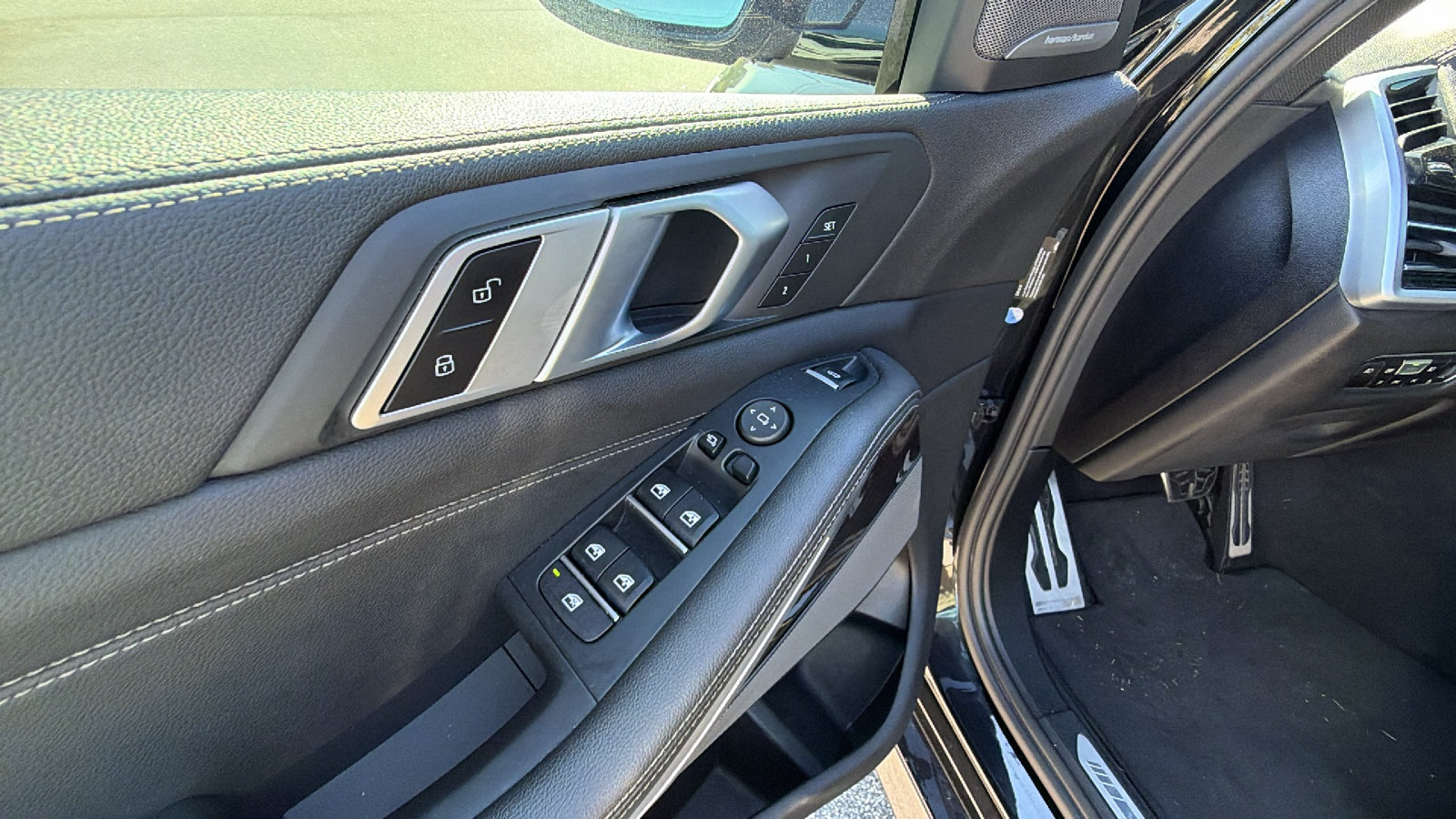 Used 2021 BMW X5 sDrive40i w/ M Sport Package RWD image 15