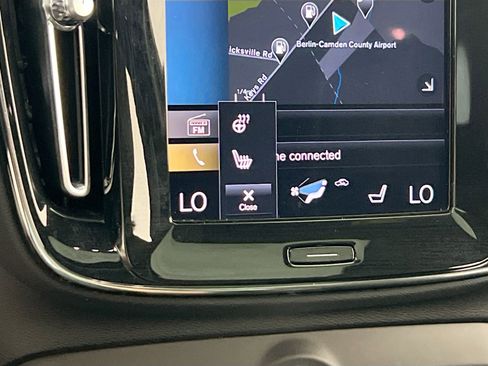 Used 2022 Volvo XC40 T5 R-Design w/ Advanced Package image 19