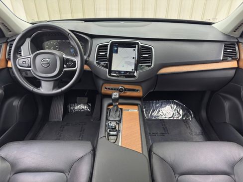 Used 2021 Volvo XC90 T5 Momentum w/ Advanced Package AWD/4WD image 13