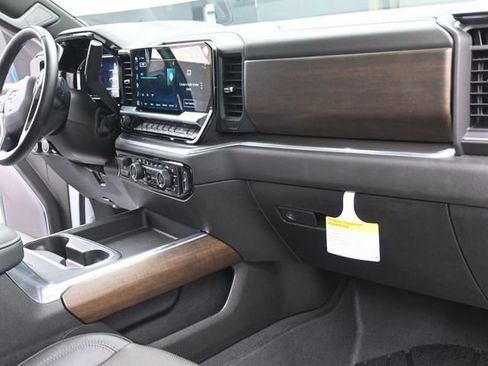 Used 2025 Chevrolet Silverado 2500 High Country w/ High Country Premium Package AWD/4WD image 26