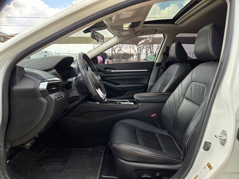 Used 2023 Nissan Altima 2.5 SR w/ SR Premium Package image 9