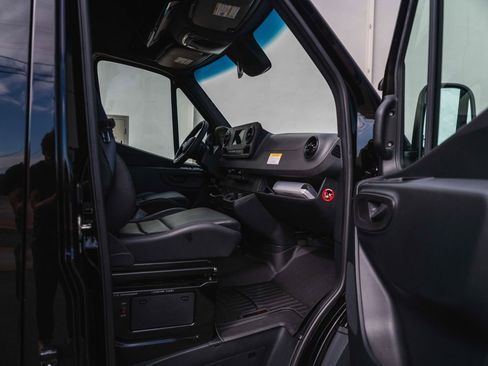 Used 2020 Mercedes-Benz Sprinter 2500 image 28