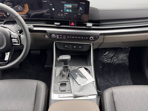 New 2026 Kia Carnival FWD image 32
