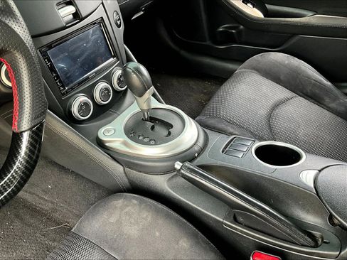 Used 2017 Nissan 370Z Coupe RWD image 13