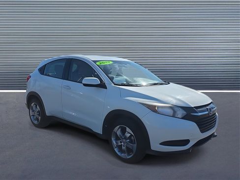 Used 2017 Honda HR-V LX image 2