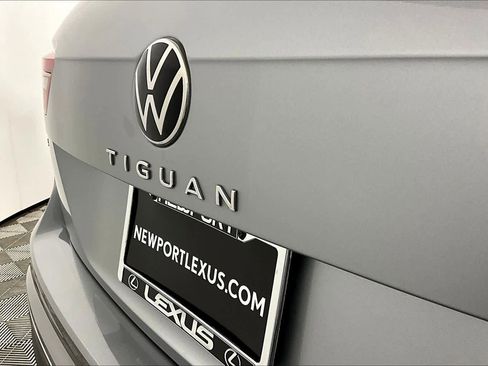 Used 2022 Volkswagen Tiguan SE image 9