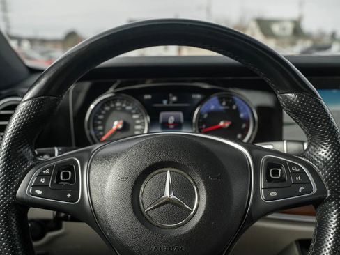 Used 2018 Mercedes-Benz E 300 E 300 4MATIC Sedan 4D image 19