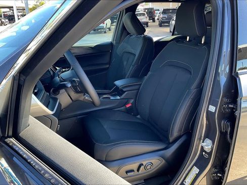 New 2025 Jeep Grand Cherokee Laredo X w/ Luxury Tech Group I image 9